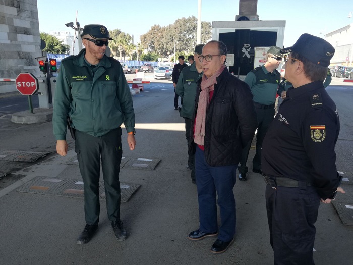 El Barkani, en una de sus últimas visitas a los pasos fronterizos, que también recorrerán mañana los responsables del Ministerio del Interior que se desplazarán a Melilla