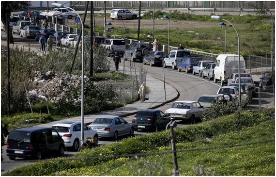 Uno de los problemas que se producen en Melilla, con las colas kilométricas en la frontera
