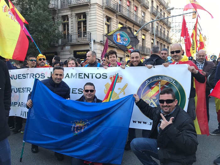 La organización cifró en 160.000 los asistentes, mientras que el Ayuntamiento de Barcelona calculó que eran 35.000