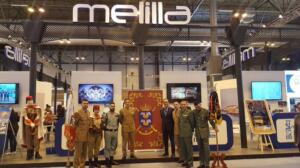 Los coroneles del Tercio y Regulares con Javier Mateo en el stand de Melilla