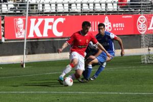Mahanan marca a un delantero del Real Murcia, partido en el que tuvo una destacada actuación