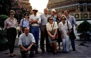 Arriba, Elisa Fraga (esposa de Piquer), Pitu, Ignacio Salafranca, Jorge Hernández, Carlos Robles, Encarna Redondo y Fernando Fdez; y abajo Dr. López; Pili (esposa de Jorge) y Elena