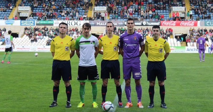 El colegiado de La Coruña cumple su tercera temporada en la Segunda B