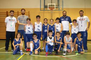 Foto de familia de la visita realizada ayer por los dos jugadores del decano