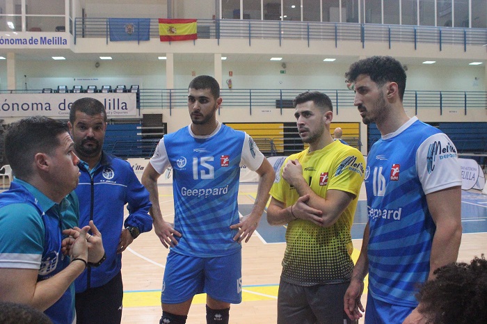 David Sánchez, dando instrucciones a sus jugadores en el encuentro del pasado sábado ante el C.V. Teruel