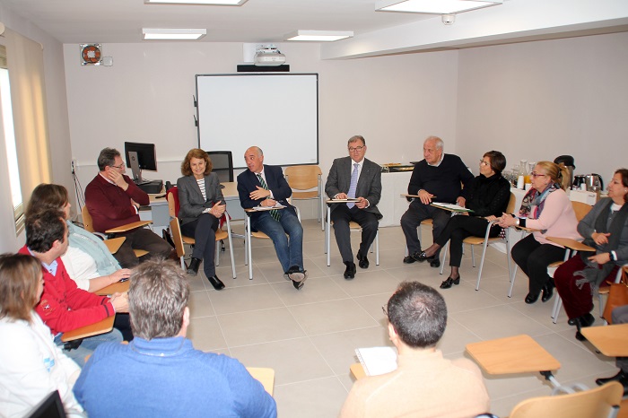 Responsables del Ingesa, entre ellos su director, José Julián Díaz Melguizo, en una reunión para analizar la situación de la Atención Primaria en Melilla