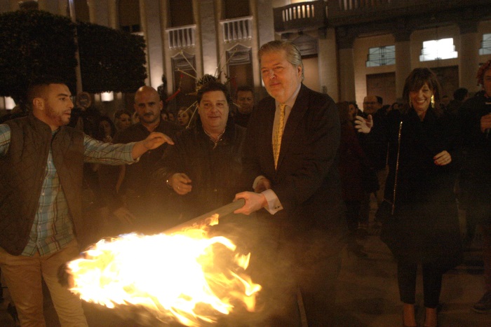 El ministro, en la quema de la sardina en el Carnaval de Melilla