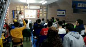 Los deportistas realizaron prácticas entre ellos y con un muñeco de prácticas, primero observando la situación, valorando y realizando acciones según correspondía