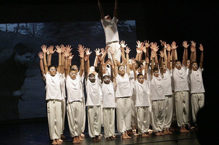 Exhibición de danza de menores extranjeros acogidos, ejemplo de integración