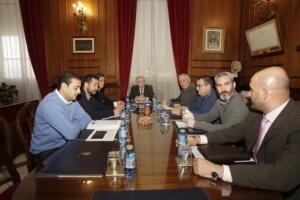 Reunión de puesta en común en el despacho de Presidencia