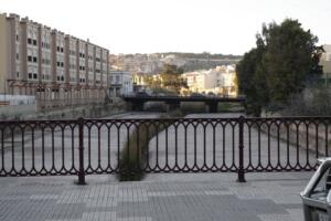 Los asaltantes se escondieron en el cauce del Río de Oro, pero fueron localizados tras varias horas de batida de la Guardia Civil y la Policía Local