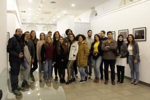 El profesorado y los estudiantes de la Escuela de Arte Miguel Marmolejo en la exposición