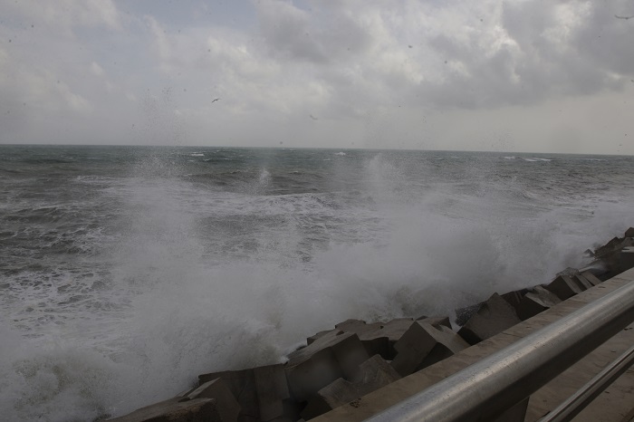 Imagen de las olas de 3 metros en Melilla