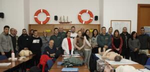 Alumnos y profesores posan en una foto de familia