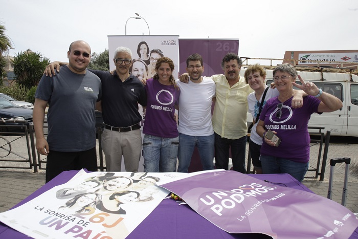 Parte de la formación de Podemos Melilla con Gema Aguilar en el centro
