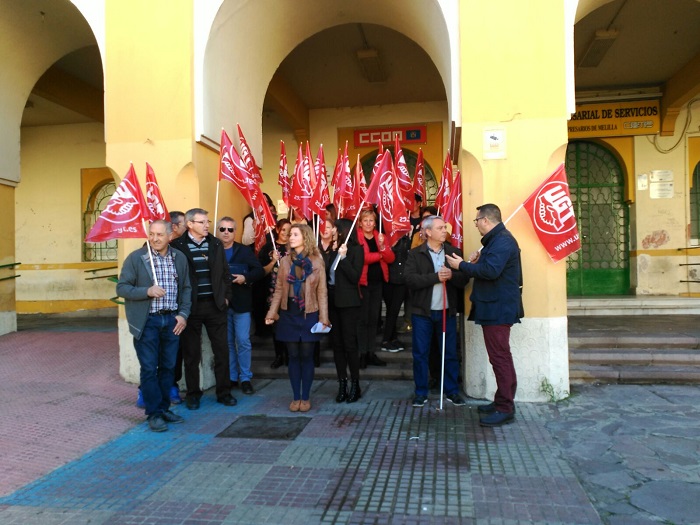Los integrantes de UGT Melilla se concentraron ayer en su sede