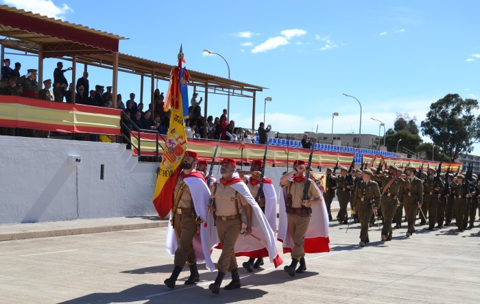 Imagen de archivo de un desfile de militares en Melilla