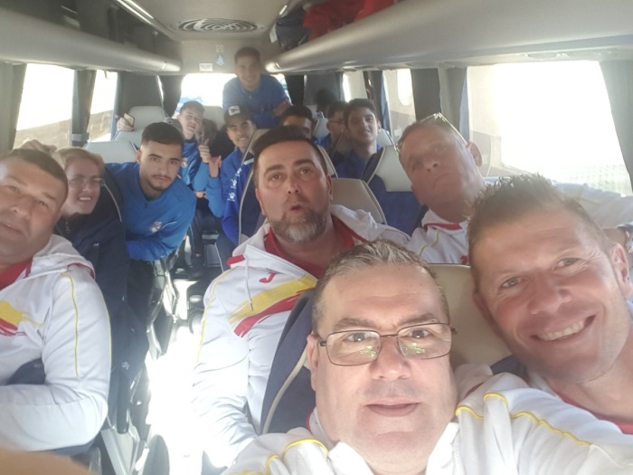Selfie de los expedicionarios melillenses en el autobús de vuelta hacia el hotel de concentración