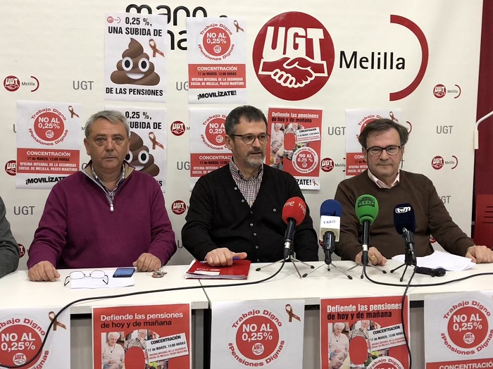 Javier Valenzuela, Frederic Monet y Francisco Díaz del sindicato UGT ayer en rueda de prensa