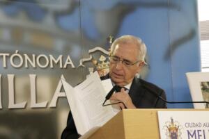 Imbroda muestra el acuerdo para el desarrollo económico