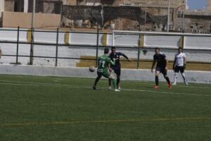 Javi Rosa intenta superar al visitante Alberto