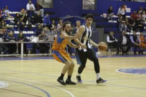 Imagen del encuentro que la pasada temporada enfrentó a melillenses y gaditanos en el Pabellón Guillermo García Pezzi