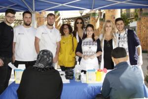 Los estudiantes de Enfermería junto a la vicedecana de estudiantes