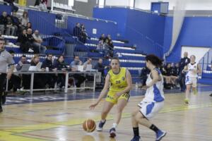 Las pérdidas de balón y los malos porcentajes en el tiro condenaron a las de Javi Benayas