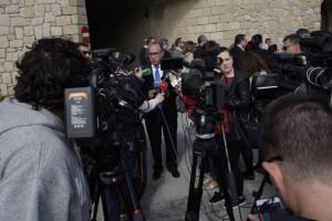 El delegado del Gobierno en Melilla, Abdelmalik El Barkani, atiende a los medios de comunicación