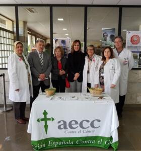 Representantes de Ingesa, de la AECC y la consejera de Presidencia