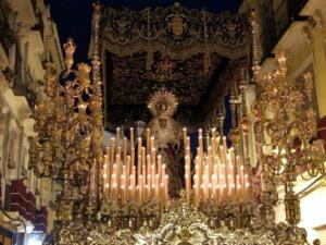 Nuestra Señora del Gran Poder luce el escudo de la Ciudad de Melilla