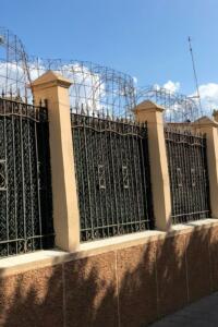 Los vecinos dicen que convierten sus casas en “bunkers”