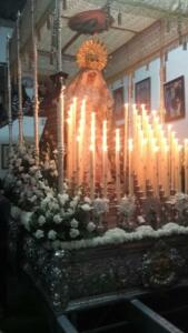 La casa hermandad del Flagelado se abrió ayer para ver a la Esperanza con su candelería encendida