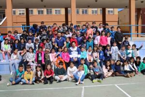 La visita ha concluido con una foto de familia para inmortalizar el momento