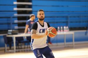 El escolta canadiense lideró a su equipo el pasado viernes