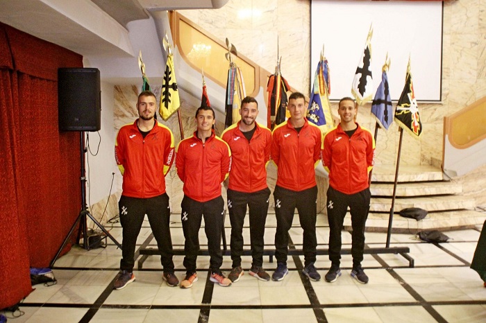 El equipo de corredores del Tercio Gran Capitán I de La Legión se presentó ayer viernes en el Casino Militar, el día previo a la prueba