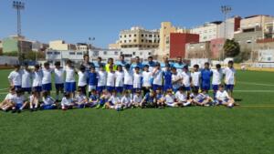Foto de familia de los participantes junto a los responsables de llevar este evento a buen puerto
