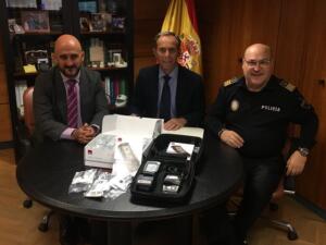 La Ley de Seguridad Vial contempla una sanción de multa de 1.000 euros y la pérdida de 6 puntos en el permiso de conducir