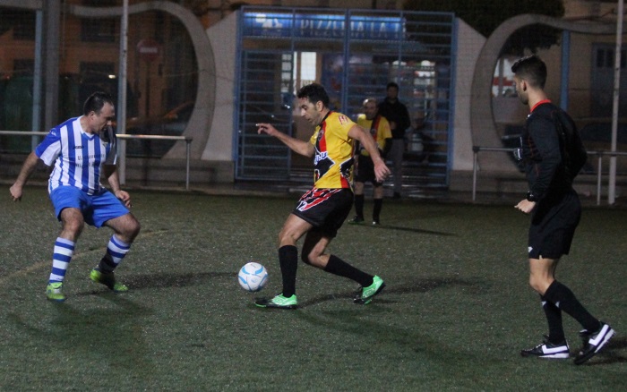 Javi Ceballo, jugador del Quality-10 16 E +40, en una acción de un partido