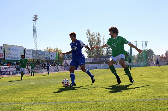 Imagen del encuentro de la primera vuelta, en la que el Melilla cayó derrotado ante el Villanovense por 1-0