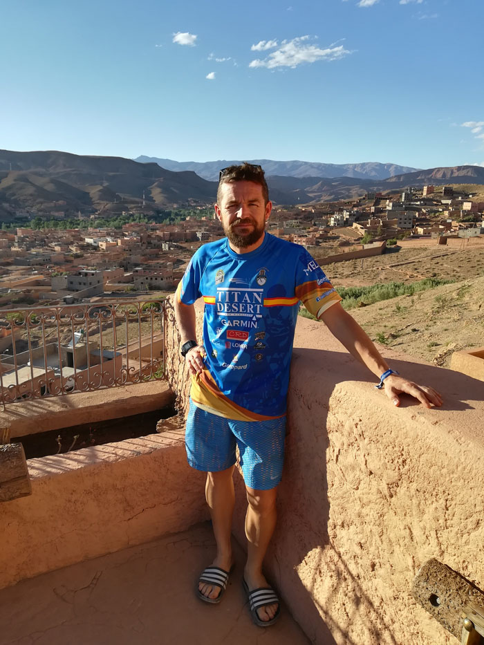 Javi Iglesias, tras disputar la primera etapa en el desierto marroquí
