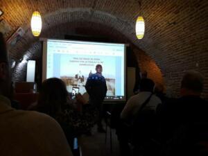 Un momento de la charla del responsable de Guelaya