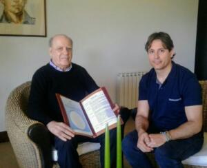 Villena pudo reunirse además con distintas personalidades, entre ellas con el humorista “Qino”, autor de “Mafalda”