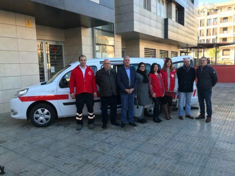 Daniel Ventura y Paqui Conde con miembros de Cruz Roja en Melilla