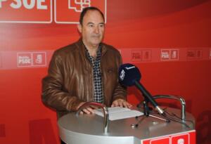 Imagen del socialista Francisco Vizcaíno en rueda de prensa ayer