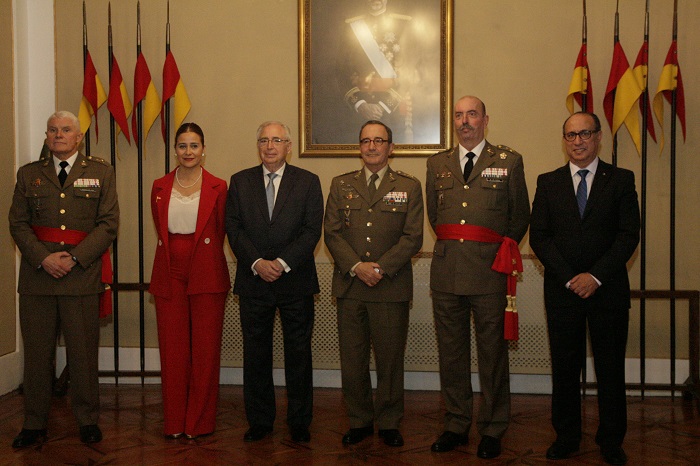 El comandante general, junto a autoridades civiles y militares
