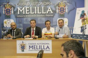 Imagen de la rueda de prensa ofrecida ayer por el consejero de Educación, Juventud y Deportes