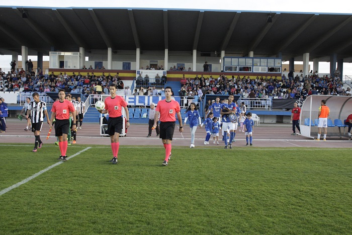 Los dos encuentros que Mohamed Massat ha arbitrado al Melilla se saldaron con sendas derrotas ante la Balompédica Linense