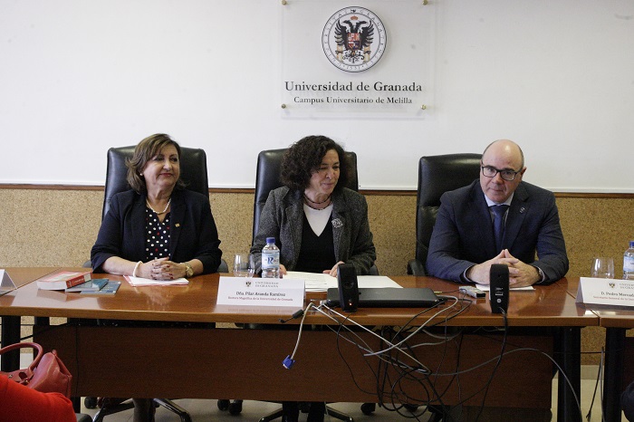 La decana de la Facultad de C. de la Salud, Mª del Mar Alfaya junto a la rectora de la UGR, Pilar Aranda