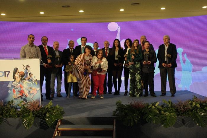 Foto de familia de todos los premiados en esta edición de los Premios Melilla Deporte 2017